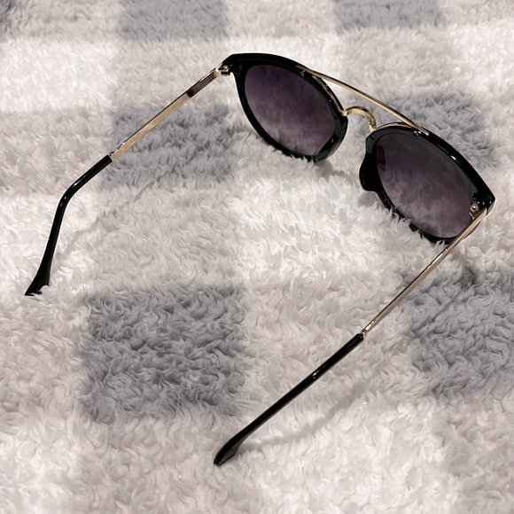 Sunglasses - Picture 6 of 9